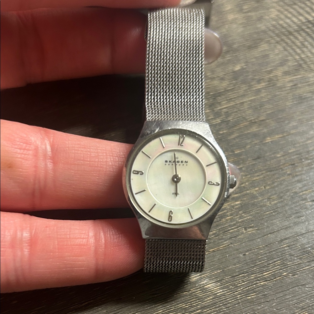 Skagen Women's Watch 233XSSS, stainless steel mesh band and mother-of-pearl dial